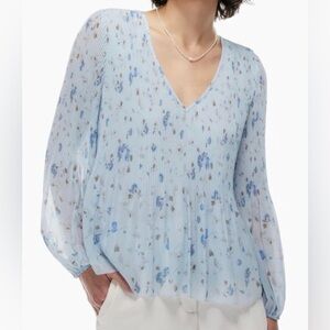 Aritzia Wilfred Daydreamer V-Neck Blouse. Women’s size medium
